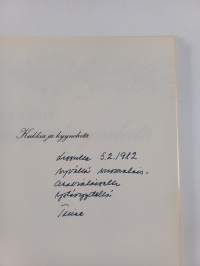 Kukkia ja kyyneleitä (signeerattu, tekijän omiste)