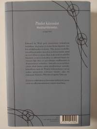 Jänis jolla on meripihkan väriset silmät