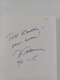 Yes! därför köper vi det vi inte behöver (signeerattu)