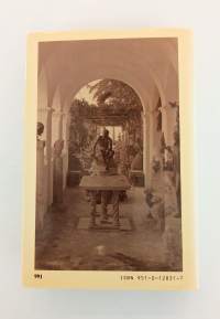 Huvila meren rannalla