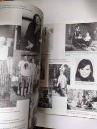 Romanovy : cerez gody 1860-1997 = The Romanovs : trough time 1860-1997 = Romanovit aikojen saatossa 1860-1997