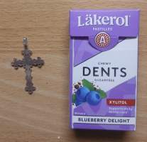 Vanha hopeinen ristiriipus