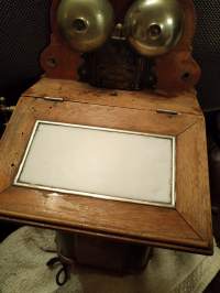 Ericssonin seinäpuhelin n:o 345, mallivuosi 1897