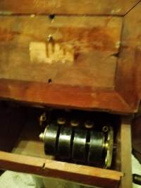 Ericssonin seinäpuhelin n:o 345, mallivuosi 1897