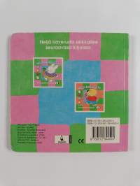 Neljä kaverusta herkuttelemassa