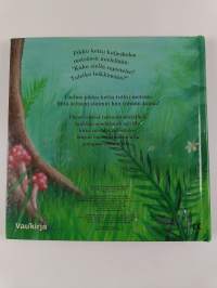 Pikku kettu metsässä