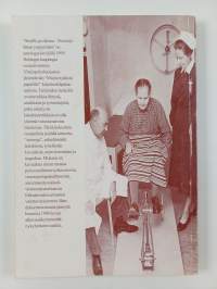 Sisällä ja ulkona : stooreja fattan ympyröistä