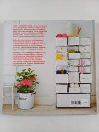 Kodin punainen lanka : 30 neuleideaa kotoisaan sisustukseen