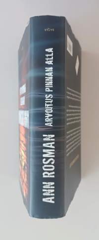 Arvoitus pinnan alla