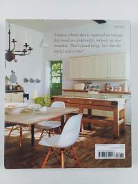 Casual living : no-fuss style for a comfortable home