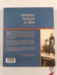 Tehtaitten koulusta se alkoi : kauppaopetusta Malmilla 50 vuotta