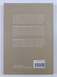 Tavallisesta perheestä tapaukseksi : sosiaalitoimiston asiakastyö arvioinnin kohteena