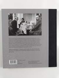 Kakkuja &amp; kahvikutsuja : leivontareseptejä Svinhufvudin suvun naisten kokoelmista