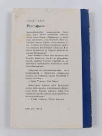 Päämajassa : kolmenäytöksinen näytelmä