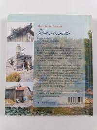Tuulten armoilla : Kadonnutta saaristolaiskulttuuria etsimässä (signeerattu, tekijän omiste)