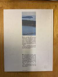 Espoo-Esbo kaupunki meren rannalla staden vid havet