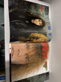 Mega Star julistelehti 1987 no 2 Sisältää julisteita 14 kpl + postikortit takasivulla. Maailman upein Hevi/Glam-albumi. Katso kuvat