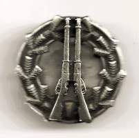 Puolustuslaitoksen valioampujan  merkki  kivääri - suoritusmerkki, urheilumerkki kuntomerkki suoritusmerkki ruuvimerkki  käytössä 1933 - 1946  ruuvimerkki