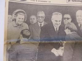 Vauhdin maailma 1967 nr 1, sis. mm. seur. artikkelit / kuvat / mainokset;  Me kuninkaalliset, Casino Royale ja agentti 177 Rauno Aaltonen, Kävelykonsertti kolme