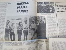 Vauhdin maailma 1965 nr 8, sis. mm. seur. artikkelit / kuvat / mainokset; Länsiraudat ja Itäharju, Cobrafarmari Carrol Shelby ja Cobra Daytona Coupé,