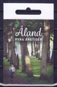 Filatelia - Ahvenanmaa - Fyra Årstider - Neljä vuodenaikaa (2020) ** postituore vihko ÅV31. Postitusarvo Ahvenanmaalla (lokal post) 50g on 3,50€ x 8= 28,00€!!