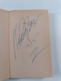 The Affluent Society (signeerattu)