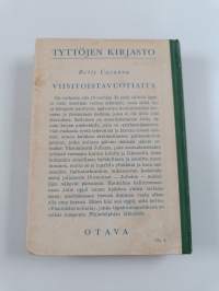 Viisitoistavuotiaita : tyttöromaani