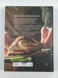 Avotulilla : ruokaa luonnon antimista (signeerattu)