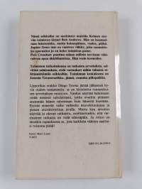 3 etsivää ja kuolleen miehen arvoitus