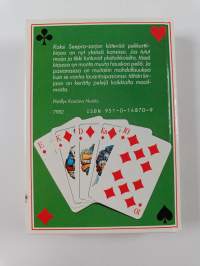 Pelataan korttia ; 66 pasianssia