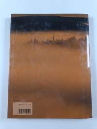 Kesäyö : hetkiä pohjoisessa valossa