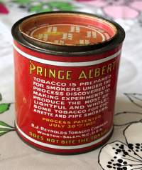 Prince Albert Crimp Cut pipe and cigarette tobacco  - tyhjä tupakka-aski tupakkarasia peltiä  11x11 cm