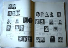 Släkterna Estlander och Forsman jämte ättlingar : en förteckning med bilder = Estlander- ja Forsman-suvut jälkeläisineen : kuvioitu luettelo