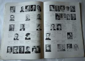 Släkterna Estlander och Forsman jämte ättlingar : en förteckning med bilder = Estlander- ja Forsman-suvut jälkeläisineen : kuvioitu luettelo