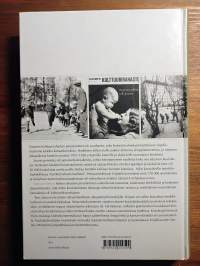 Kansan kädestä - Sivistyneistö ja kansakoululaiset Suomen Kulttuurirahastoa perustamassa