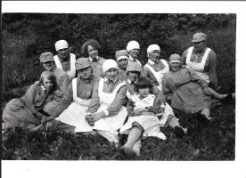 Tauko paikalla valokuva - sotilaspostikortti  lotta postikortti -