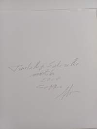 Valokuvaaja : haastatteluja 1999-2008 (signeerattu, tekijän omiste)