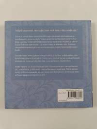 Tästä ei selviä ilman toista drinkkiä : joka naisen opas cocktaileihin ja kuplivaan elämään