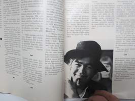 Vip 1971 nr 2, Harri Piitulainen urasi on ohi, Playboy - Hujgh Hefnerin valtakunta, Pekka Herlin, Homeros vai viinapullo,Ruostsi ryösti Suomen Saabin, Alaston totuus