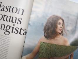 Vip 1971 nr 2, Harri Piitulainen urasi on ohi, Playboy - Hujgh Hefnerin valtakunta, Pekka Herlin, Homeros vai viinapullo,Ruostsi ryösti Suomen Saabin, Alaston totuus