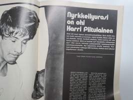Vip 1971 nr 2, Harri Piitulainen urasi on ohi, Playboy - Hujgh Hefnerin valtakunta, Pekka Herlin, Homeros vai viinapullo,Ruostsi ryösti Suomen Saabin, Alaston totuus