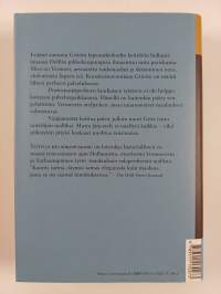 Tyttö ja helmikorvakoru