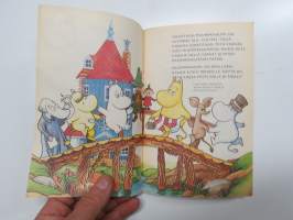 Tervetuloa Naantaliin Muumimaailmaan 26.6-15.8.1993 -opaskirja / guide book to Naantali Moomin world