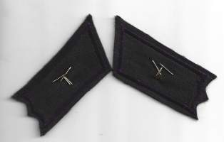 Ortodoksinen sotilaspastori   pari - kauluslaatat  arvomerkit sotilaspappi kirkollinen ala