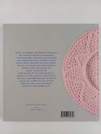 Pipot ja baskerit : virkkaa veikeitä päähineitä naiselle, miehelle ja lapselle