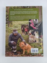 Hurmaavia asusteita - Neuletarinoita maakunnista