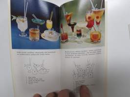 Tornin Cocktailkirja - Tornin kirjat VII, perustietoja ja parisataa reseptiä - sisältää erillisen Tornin Ritarien Pyhän Rituaalijuoman "Neekerinveri" -reseptin