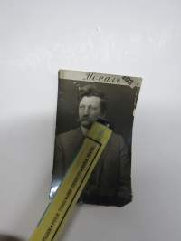 Pikakuva, valokuvaamo "Идеалъ" - Ideal, kuvassa Ville Maller, syntymävuosi ilmeisesti 1858 -valokuva, otettu Venäjän keisarikunnan aikaan