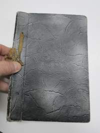 Valokuva-albumi 1920-luvulta, paljon kuvia Helsingistä, opiskelijaelämää, ym. mukana 1kpl pikakuvaamo "ASA":n kuva