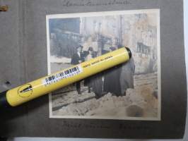 Valokuva-albumi 1920-luvulta, paljon kuvia Helsingistä, opiskelijaelämää, ym. mukana 1kpl pikakuvaamo "ASA":n kuva